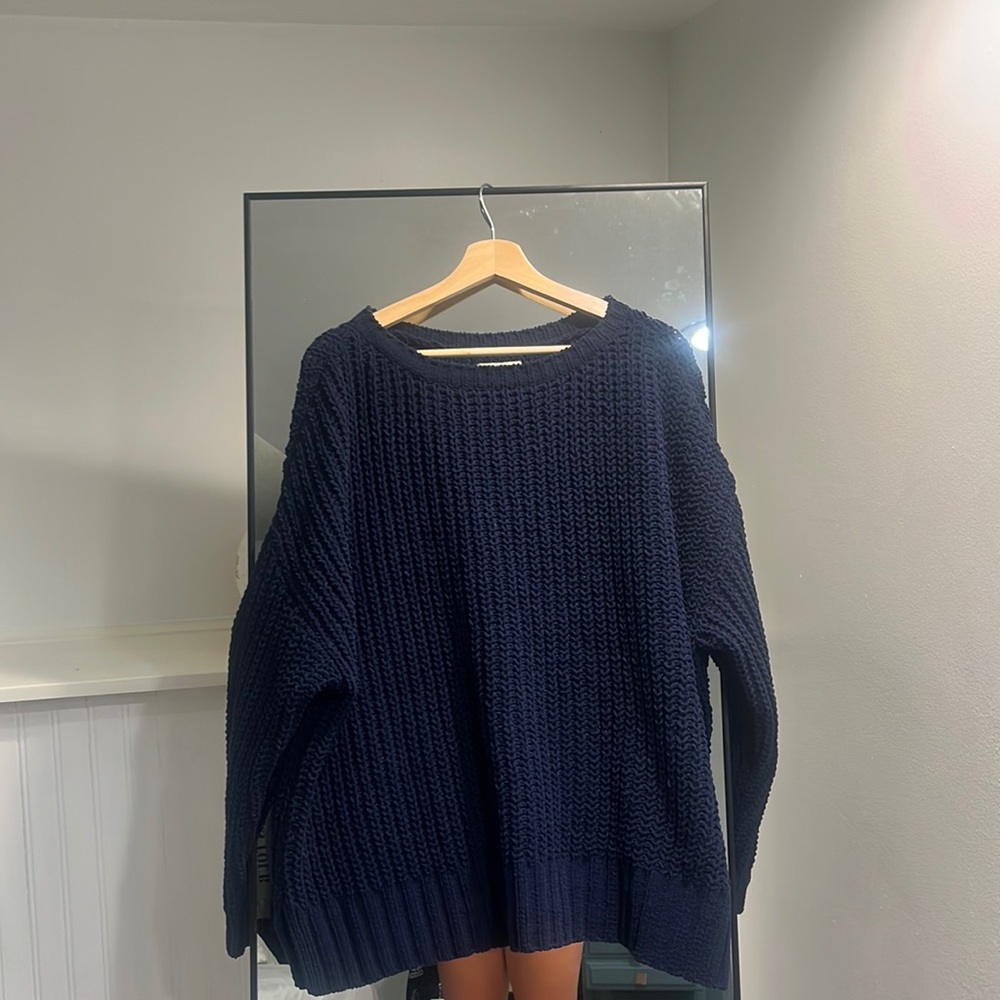 brand- american eagle  size small, oversized   color- navy